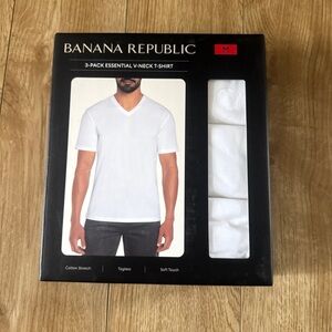 Banana Republic Men's 3-Pack Essential V-Neck T-Shirt white Medium